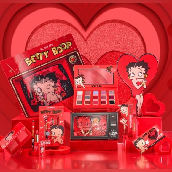 Betty Boop PR 7 pcs Box Set Eyeshadow Lashes Lip Kit Mirror Blush+ Bag New - Picture 6 of 6